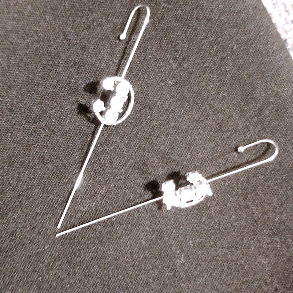 Earring/ear cuff.        E6